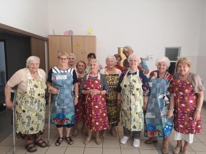 Trening kulinarny w pięknych fartuszkach